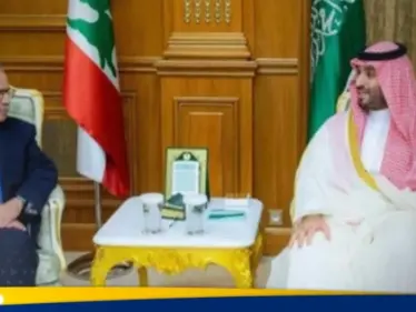 شاهد|| رئيس الحكومة اللبنانية يصلي صلاة العيد إلى جانب بن سلمان في السعودية - وكالة ستيب نيوز