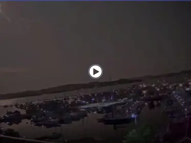 بالفيديو والصور|| نيزك كبير يضيء سماء النرويج بشكل غير عادي ويتسبب بضوضاء قوية وعلماء يعلقون - وكالة ستيب نيوز