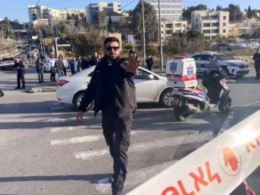 بالفيديو|| قوات إسرائيلة تصفّي فلسطينياً بزعم محاولة تنفيذ عملية طعن - وكالة ستيب نيوز