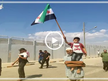 تضامنا مع إدلب، مظاهرة في معبر باب السلامة بريف حلب الشمالي طالبت بإسقاط النظام وعودة المهجرين إلى مناطقهم - وكالة ستيب نيوز