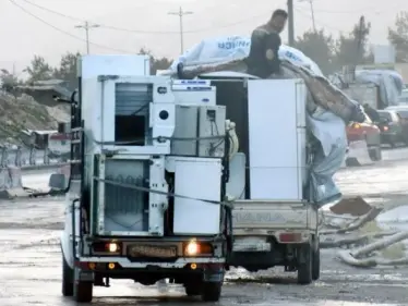 تاجر حلبي يؤمّن سير الأثاث 