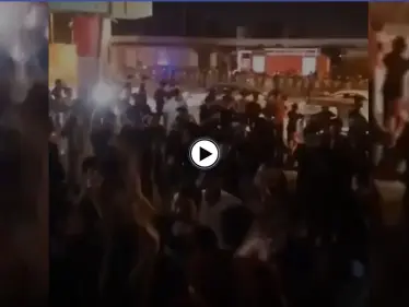 بالفيديو|| مظاهرات غاضبة جنوب العراق ... قطع طرق وحشود بالمئات مطالبة بخروج إيران - وكالة ستيب نيوز