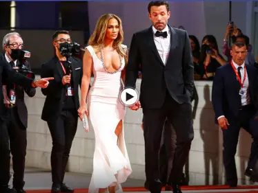 بالفيديو والصور|| بعد 18 عاماً من الانفصال جينيفر لوبيز تظهر بفستان مكشوف مع خطيبها السابق وحقيقة عودتهما معاً - وكالة ستيب نيوز