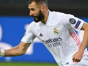 ريال مدريد يعلن إصابة نجمه الفرنسي كريم بنزيما بفيروس كورونا - وكالة ستيب نيوز