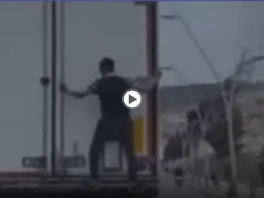 بالفيديو|| خاطر بحياته لدخول صندوق شاحنة بهدف الهجرة من المغرب إلى أوروبا.. شاهد كيف انتهى به الأمر - وكالة ستيب نيوز