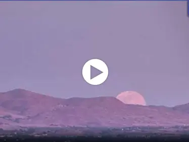 فيديو يرصد ظاهرة القمر الوردي العملاق الأول لهذا العالم بتسلسل قمري مذهل (فيديو) - وكالة ستيب نيوز