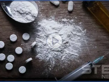 بالفيديو|| شاب أردني يصرخ ويفترش الأرض والناس حوله بمشهد "صادم" نتيجة جرعة مخدرات - وكالة ستيب نيوز