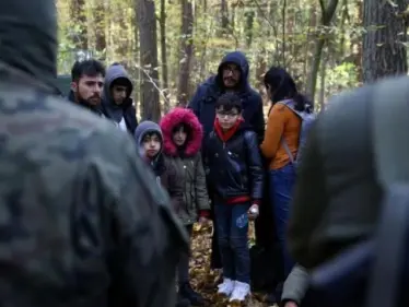 رئيس بيلاروسيا يأمر ببناء مخيم للاجئين العالقين على الحدود مع بولندا وبوتين يتنصل من الأزمة - وكالة ستيب نيوز