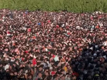 بالفيديو|| تدافع أمام ملعب جذع النخلة بـ البصرة قبيل نهائي خليجي25 بين منتخبي العراق وعمان يوقع ضحايا - وكالة ستيب نيوز