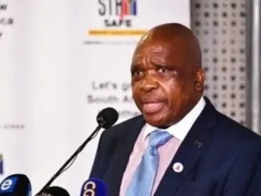 وزير الصحة الجنوب أفريقي يخالف التوقعات ويدلي بتصريحات جديدة حول متحور "أوميكرون" - وكالة ستيب نيوز