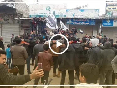 مظاهرة في مدينة سرمدا بريف إدلب مناوئة لنظام الأسد وهيئة تحرير الشام - وكالة ستيب نيوز