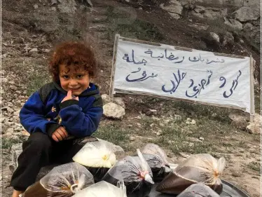 أصغر بائعة سوس في إدلب خلال شهر رمضان المبارك - وكالة ستيب نيوز