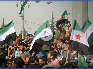 مظاهرة شعبية في ساحة السبع بحرات وسط مدينة إدلب تحت عنوان "لاشرعية لطاغية و مستبد علينا" - وكالة ستيب نيوز