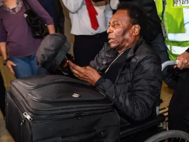 نقل أسطورة كرة القدم البرازيلية بيليه إلى العناية المركزة.. والكشف عن حالته الصحية - وكالة ستيب نيوز