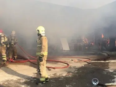 حريق في منشأة تحوي أسطوانات غاز مسال شرق طهران - وكالة ستيب نيوز