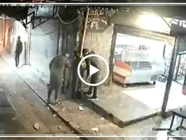 شاهد بالفيديو|| مجددًا.. مواطن لبناني "يحرق" نفسه بالبانزين لعدم قدرته على علاج ابنته - وكالة ستيب نيوز