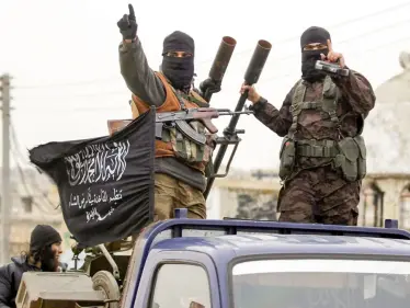 تنظيم القاعدة يتبنى استهداف القوات الإماراتية بصاروخين في اليمن - وكالة ستيب نيوز