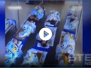 بالفيديو|| مربية أطفال تقوم بفعل "صادم" مع طفلة أثناء نومها وكاميرا مراقبة تكشفها - وكالة ستيب نيوز