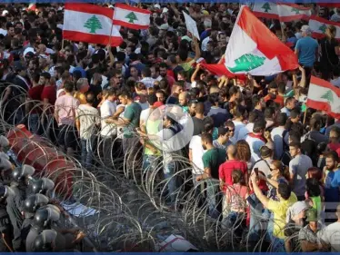 النار والدولار يشعلان بنك لبنان والمهجر.. وأمريكا تطلب من رعاياها مغادرة البلاد فورا (فيديو) - وكالة ستيب نيوز