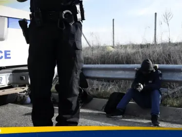 مهاجر سوري يعض أذن سائح إسرائيلي في اليونان - وكالة ستيب نيوز