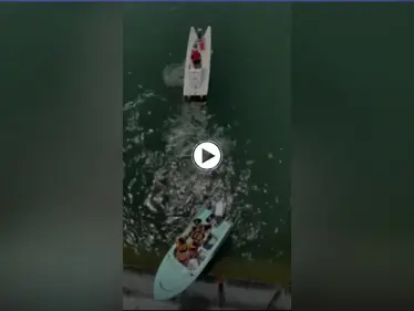 بالفيديو|| لحظات تحبس الأنفاس.. انقلاب قارب وإنقاذ أربع فتيات كن على متنه - وكالة ستيب نيوز