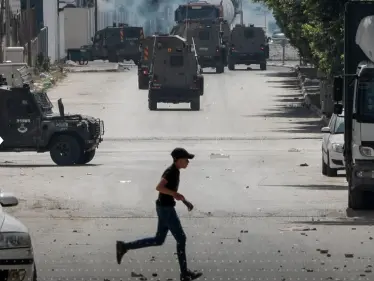 شاهد|| الجيش الإسرائيلي يقتحم نابلس.. وأنباء عن مقتل شاب فلسطيني وإصابة آخر - وكالة ستيب نيوز