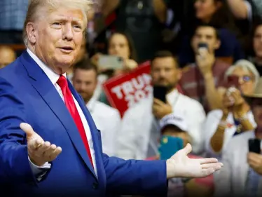 "أعدت 58 رهينة ولم أدفع أي شيء".. ترامب يعلق على صفقة تبادل السجناء مع إيران - وكالة ستيب نيوز