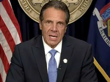 اتهامات بالتحرّش الجنسي بالنساء تكلّفه منصبه.. حاكم ولاية نيويورك يستقيل - وكالة ستيب نيوز