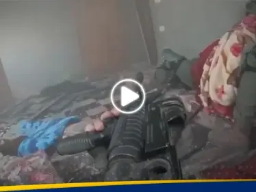 كاميرا مثبتة على رأس جندي توثق معركة وجهاً لوجه داخل مبنى بين عناصر القسام وقوة إسرائيلية - وكالة ستيب نيوز