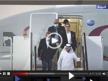 شاهد لحظة وصول الأمريكيين المفرج عنهم من إيران إلى الدوحة وطهران تنتظر أرصدة مجمدة - وكالة ستيب نيوز