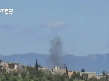 شاهد قصف مدفعي وصاروخي عنيف يستهدف قرية الزكاة شمال حماه بالتزامن مع تحليق لطيران الاستطلاع الروسي في سماء المنطقة - وكالة ستيب نيوز