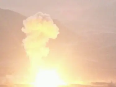 بالفيديو|| الدفاعات الجوية السعودية تصد هجوماً صاروخياً أطلق باتجاه الرياض.. والجيش اليمني يدمر مخازن أسلحة حوثية - وكالة ستيب نيوز