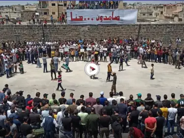 بالفيديو|| درعا تنتفض بوجه الحصار الروسي المطبق عليها.. مظاهرات تعمُّ درعا البلد وريفها الغربي   - وكالة ستيب نيوز