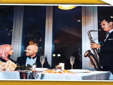 شاهد بالصور || لاعب مشهور علن زواجه من دمية - وكالة ستيب نيوز