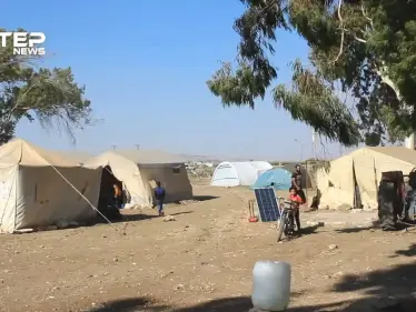 مئات العائلات تفترش الأرض في سد البالعة بريف إدلب كمركز إيواء لها - وكالة ستيب نيوز