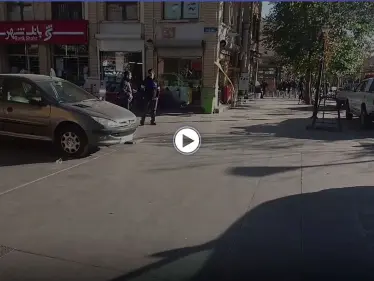 بالفيديو|| عناصر الأمن الإيرانية تعتدي على فتاة وسط الشارع بأدوات صيد الحيوانات وتسحلها من شعرها لعدم وجود حجاب على رأسها - وكالة ستيب نيوز