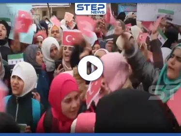 موالون لتركيا ينظمون مسيرة أطفال مؤيدة للتدخل العسكري التركي بإدلب - وكالة ستيب نيوز
