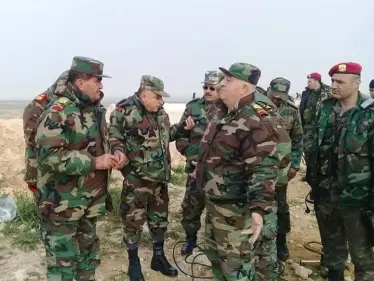 الروس يُكرّمون أحد ضباط الأسد الذي سهّل دخولهم إلى تدمر - وكالة ستيب نيوز