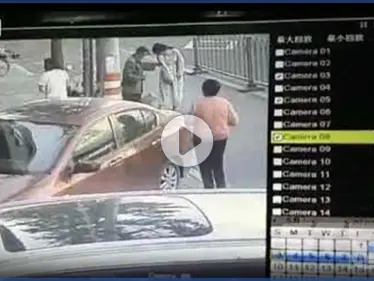 بالفيديو|| امرأة حامل تنجب طفلها وهي تسير بالشارع دون ألم وكاميرة مراقبة توثق الحالة النادرة - وكالة ستيب نيوز