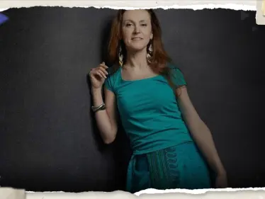 شاهد|| لحظة مقتل ممثلة روسية على المسرح في قصف أوكراني - وكالة ستيب نيوز