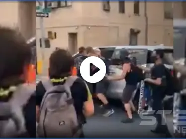 بالفيديو|| مثل "الشبيحة".. الأمن الفدرالي الأمريكي يختطف ناشطة حقوقية بوضح النهار - وكالة ستيب نيوز