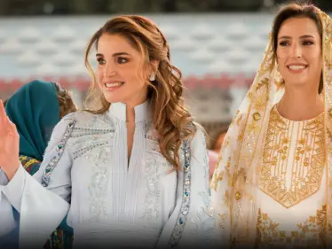 بالفيديو|| الملكة رانيا تكشف عن ما طلبته من الأميرة رجوة قبل زواجها من ابنها - وكالة ستيب نيوز