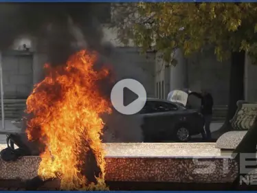 بالفيديو|| رجل مصري يشعل النار بنفسه في ميدان التحرير ببث مباشر - وكالة ستيب نيوز