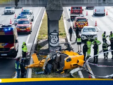 بالفيديو|| سقوط طائرة هليكوبتر على طريق سريع في مدريد واصطدامها بسيارة - وكالة ستيب نيوز