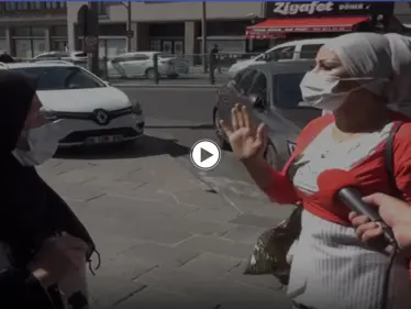 لاجئة سورية تتصدى لأتراك بحجة قوية ...والسبب اتهام السوريين بأزمة تركيا الاقتصادية (فيديو) - وكالة ستيب نيوز