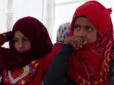 خيمتان وبضع مقاعد لأكثر من 70 طالبًا.. تحديات تواجهها مدرسة "مخيم أرض العجة" بريف إدلب - وكالة ستيب نيوز