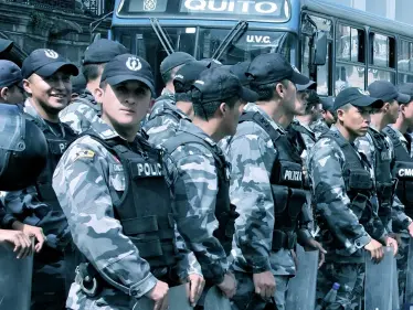 سقوط 50 قتيلاً على الأقل خلال تمرّد في ثلاثة سجون بالإكوادور - وكالة ستيب نيوز