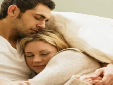 فوائد الحضن.. دراسة تنصح بالحضن للحصول على نوم هادئ وتشرح السبب - وكالة ستيب نيوز