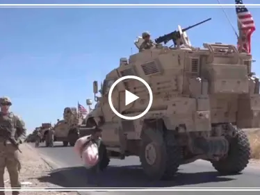 شاهد بالفيديو: طفل سوري يبيع "الشيبس" للدوريات (الأمريكية – التركية) بالمنطقة الآمنة - وكالة ستيب نيوز