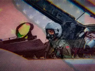 أسرار المقاتلات الأمريكية في قبضة بكين.. القبض على طيار أمريكي سابق بتهمة تدريب الجيش الصيني - وكالة ستيب نيوز